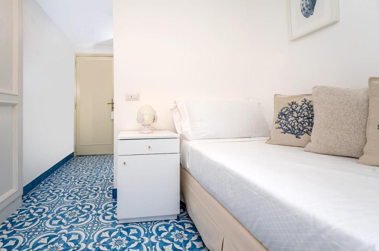 Hotel Syrene Capri Esterno foto