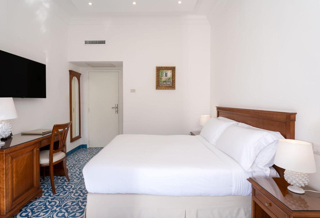 Hotel Syrene Capri Esterno foto