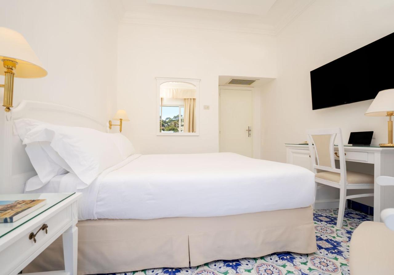 Hotel Syrene Capri Esterno foto