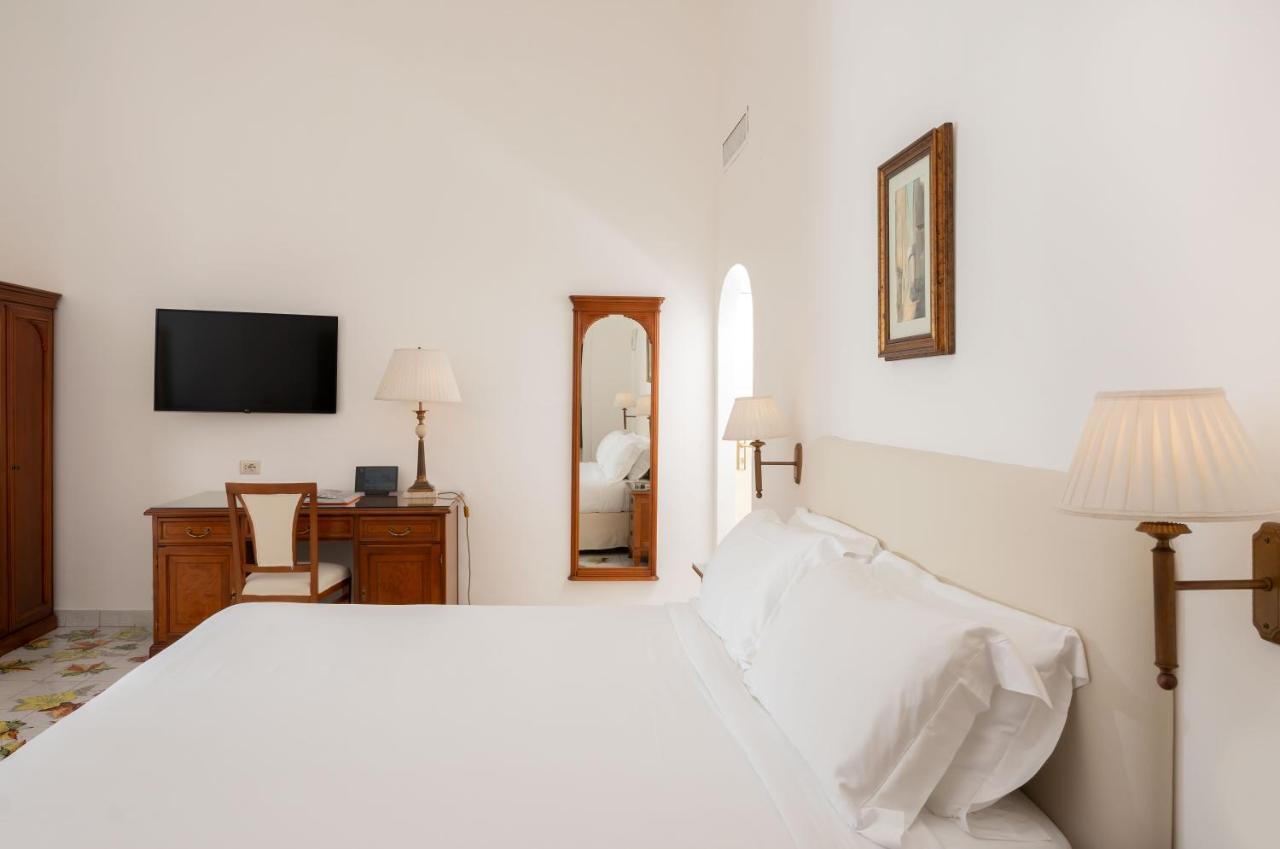 Hotel Syrene Capri Esterno foto