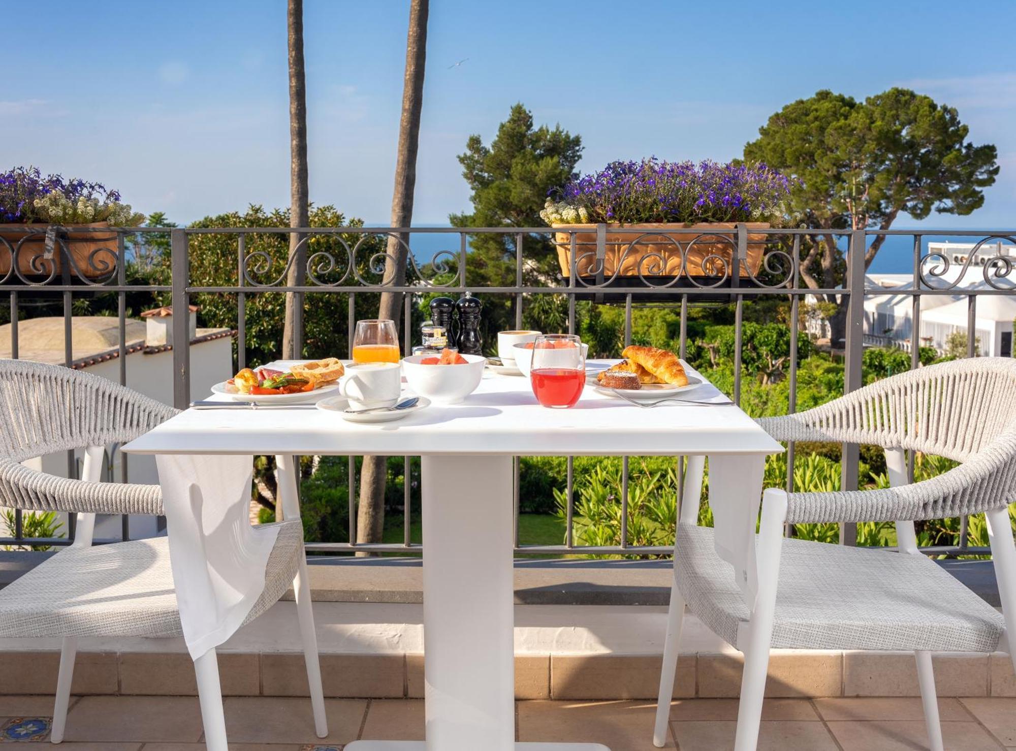 Hotel Syrene Capri Esterno foto